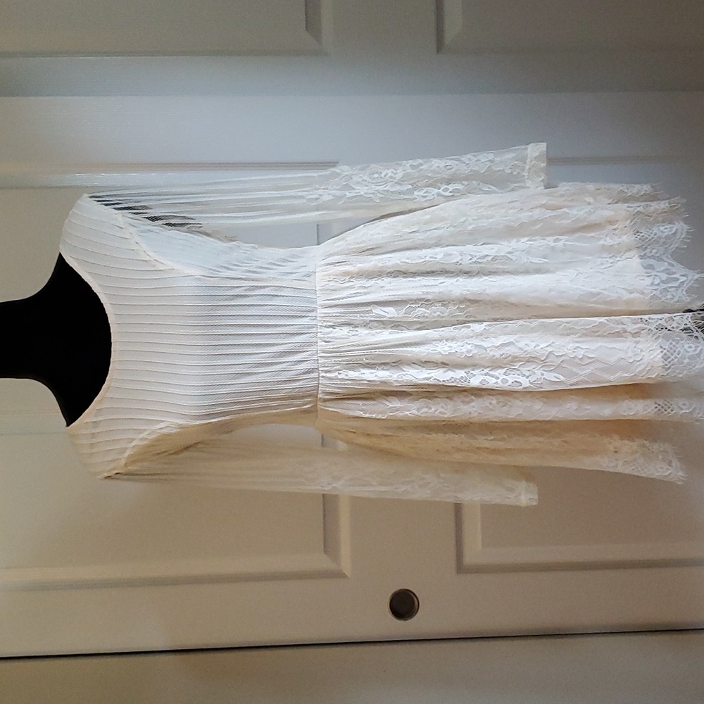 Lace dress in Ivory